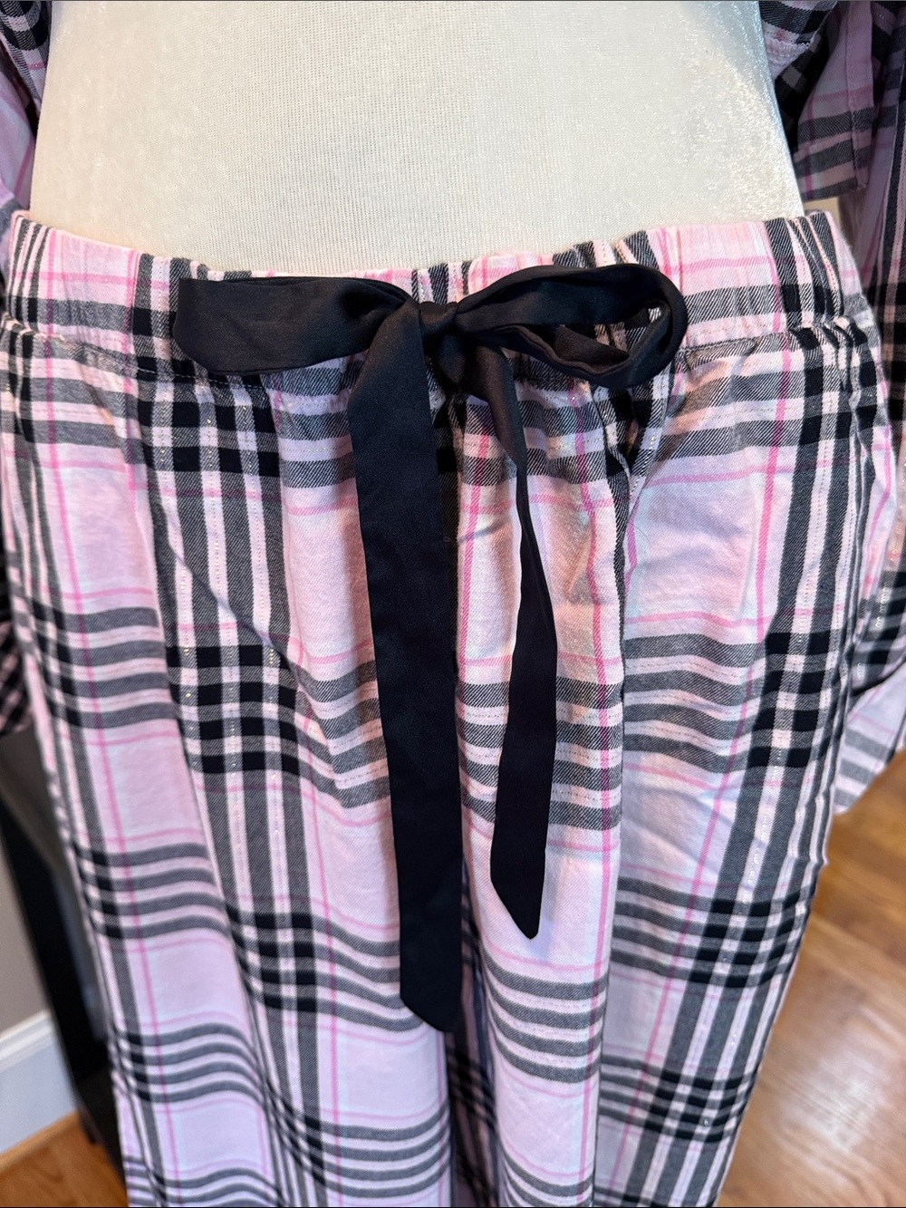Victoria's Secret Pink Plaid Flannel Pajama Set - Picture 5 of 15